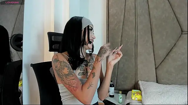 Cassie howard  online show from January 30, 2025, 8:21 pm