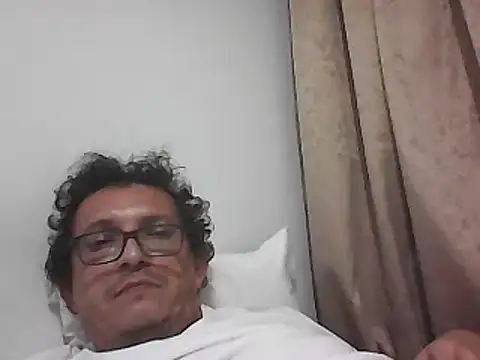 Bombi22 online show from November 2, 2025, 6:05 am