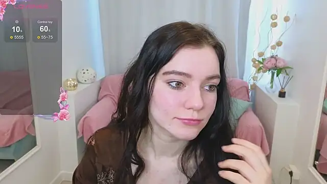 Lana  Cute  online show from February 21, 2025, 11:01 am