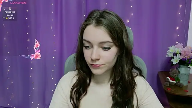 Lana  Cute  online show from April 14, 2026, 1:17 pm