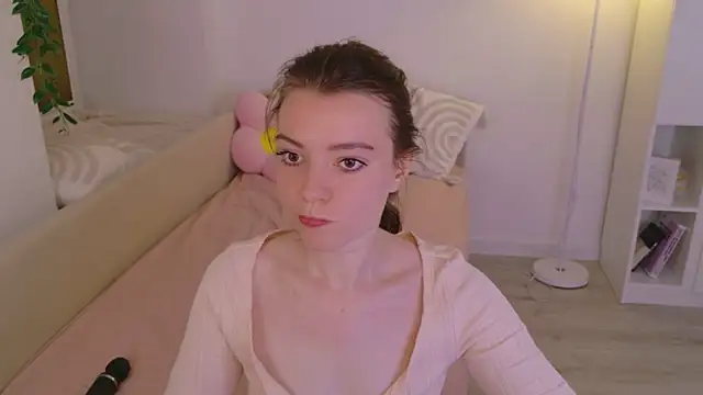 Lana  Cute  online show from July 13, 2026, 2:20 pm