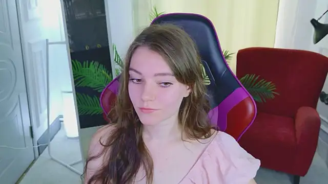 Lana  Cute  online show from July 22, 2026, 1:58 pm