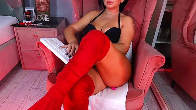 AQueenMonica online show from November 10, 2025, 4:33 am