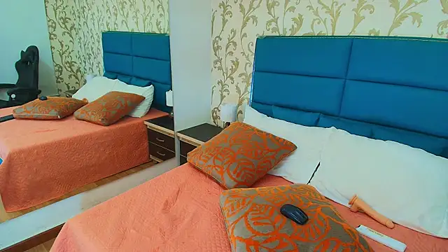 Eva Dumontt online show from March 19, 2025, 5:17 pm