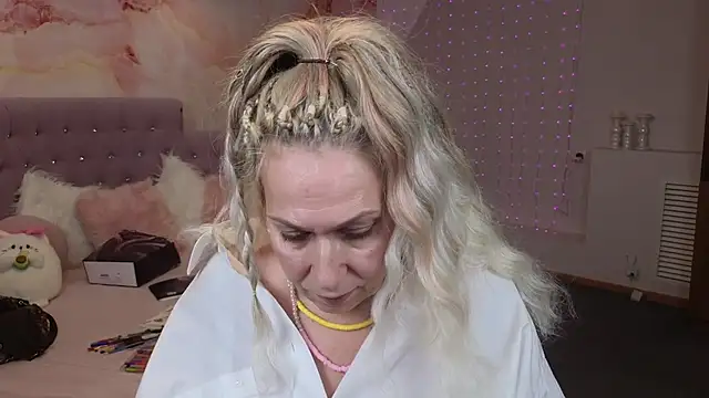 Penelope Pinky online show from January 23, 2025, 8:02 pm