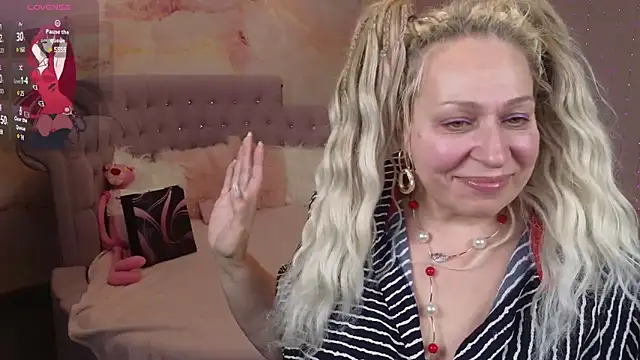 Penelope Pinky online show from February 10, 2025, 2:26 pm