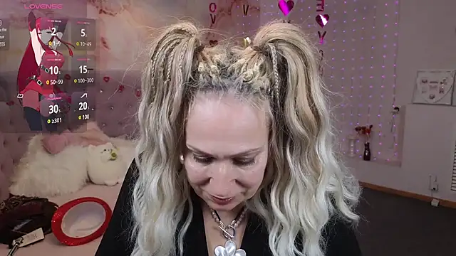 Penelope Pinky online show from February 19, 2025, 8:41 pm