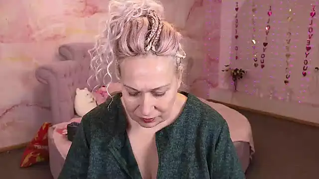 Penelope Pinky online show from October 8, 2025, 8:56 am