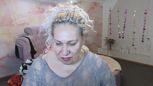 Penelope Pinky online show from November 3, 2025, 11:11 am