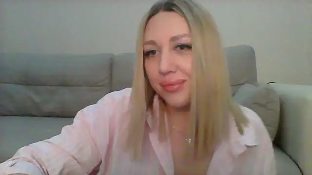 VickyLove047 online show from September 16, 2025, 6:31 pm