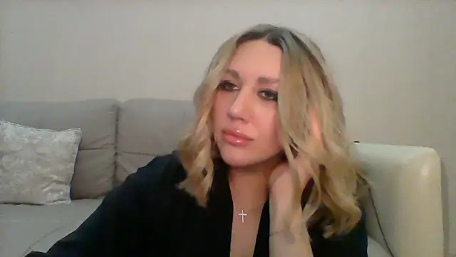 VickyLove047 online show from September 17, 2025, 4:08 pm