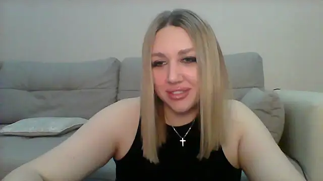 VickyLove047 online show from September 18, 2025, 6:43 pm