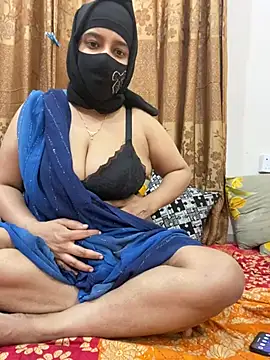 Snapshot of hijab_babe chatting on December 29, 2024, 7:43 pm hijab babe online show from December 29, 2024, 7:43 pm