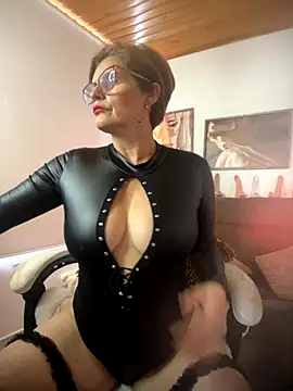 Adeellee  online show from September 9, 2025, 5:12 pm