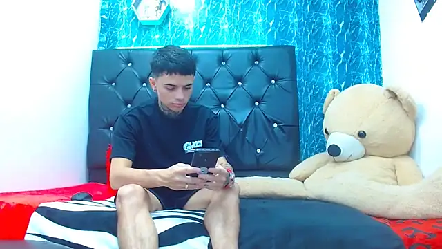 Snapshot of exotic_hot_couple chatting on January 30, 2025, 12:07 am exotic hot couple online show from January 30, 2025, 12:07 am