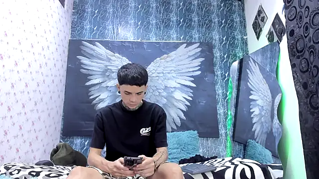 exotic hot couple online show from April 13, 2026, 10:15 pm