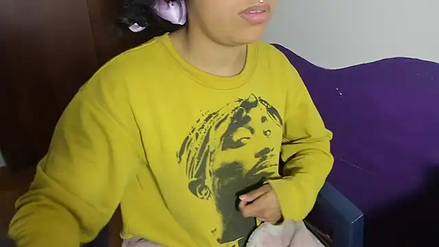 Snapshot of Natymontiell_ chatting on December 21, 2024, 1:21 pm Natymontiell online show from December 21, 2024, 1:21 pm