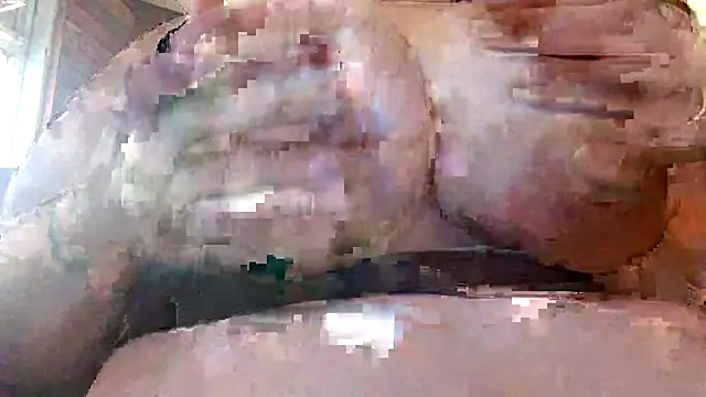 chrissybear84 online show from June 19, 2026, 6:12 pm