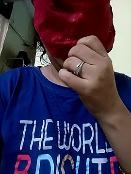 Snapshot of sunita-doll chatting on July 1, 2026, 7:43 am sunita-doll online show from July 1, 2026, 7:43 am
