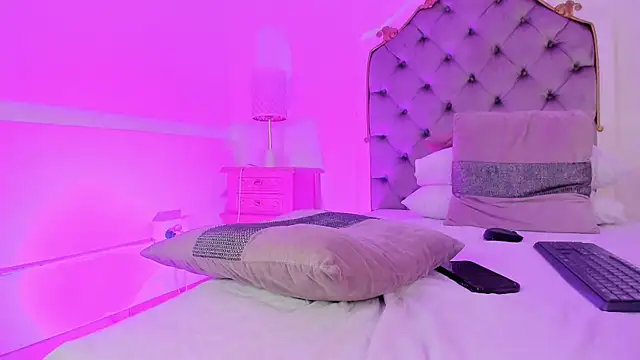 rebeca watsson online show from November 27, 2025, 7:49 pm