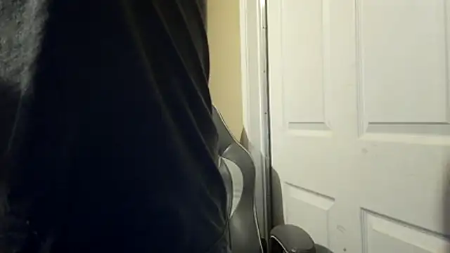 Huntzg23 online show from April 3, 2026, 11:14 pm