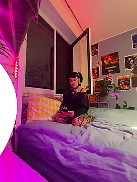 littlewitchxoxo online show from December 16, 2024, 8:37 pm