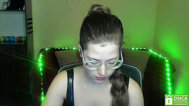 Snapshot of Alicia_redfollow chatting on January 20, 2025, 9:46 am Alicia redfollow online show from January 20, 2025, 9:46 am