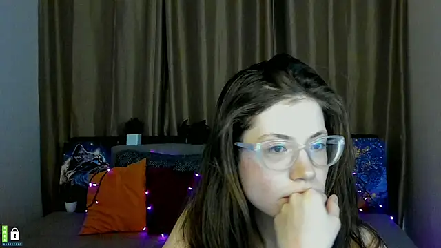 Snapshot of Alicia_redfollow chatting on February 12, 2025, 3:40 am Alicia redfollow online show from February 12, 2025, 3:40 am