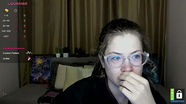 Snapshot of Alicia_redfollow chatting on October 10, 2025, 5:17 am Alicia redfollow online show from October 10, 2025, 5:17 am