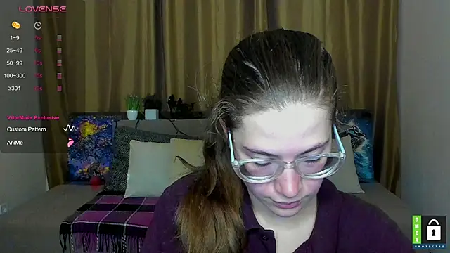 Snapshot of Alicia_redfollow chatting on October 14, 2025, 5:25 pm Alicia redfollow online show from October 14, 2025, 5:25 pm