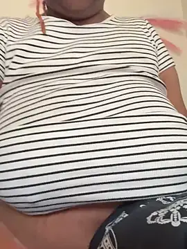 kiaxkiaa online show from February 18, 2025, 3:43 pm