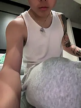 kuma0908 online show from April 18, 2026, 10:19 am