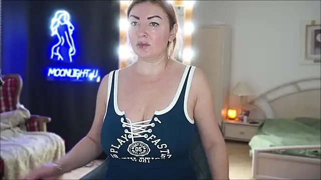 moonlight4u online show from February 4, 2025, 5:21 am