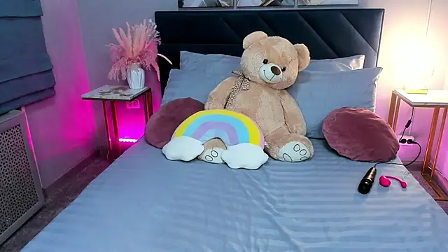 Snapshot of Curvy_Dynamite_ chatting on October 22, 2025, 1:17 am Curvy Dynamite online show from October 22, 2025, 1:17 am