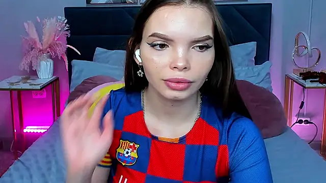 Snapshot of Curvy_Dynamite_ chatting on November 13, 2025, 1:15 am Curvy Dynamite online show from November 13, 2025, 1:15 am