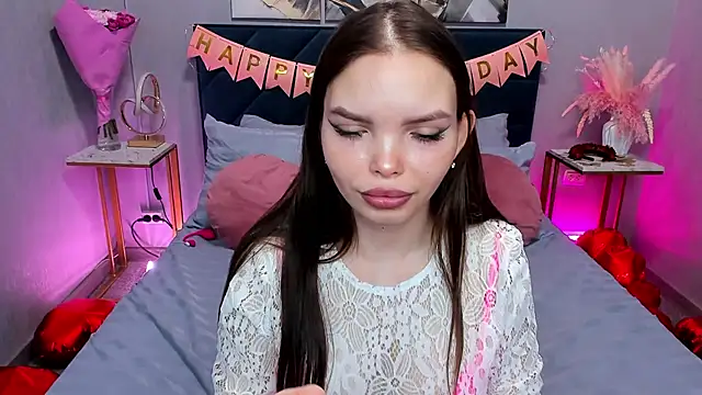 Curvy Dynamite  online show from March 4, 2026, 1:22 am