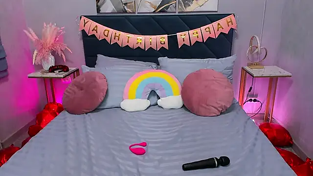 Curvy Dynamite  online show from March 11, 2026, 1:11 am