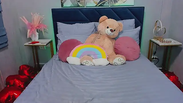 Curvy Dynamite  online show from April 7, 2026, 1:06 am