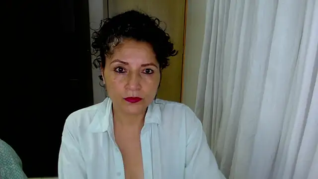 Snapshot of arianna_ros3 chatting on May 13, 2026, 2:31 am arianna ros3 online show from May 13, 2026, 2:31 am