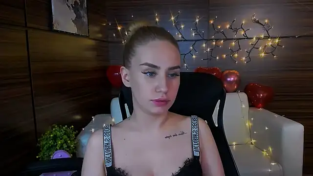 playful sophie online show from March 4, 2025, 1:01 am