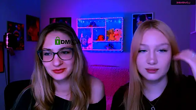 playful sophie online show from April 15, 2026, 7:58 pm