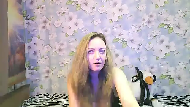 KattyLuuu online show from September 12, 2025, 8:53 pm