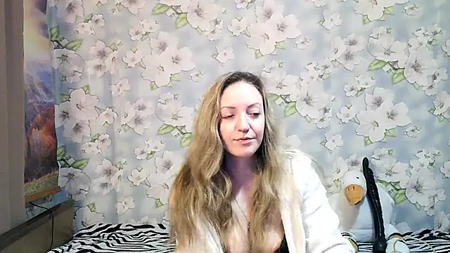 KattyLuuu online show from October 10, 2025, 8:30 pm