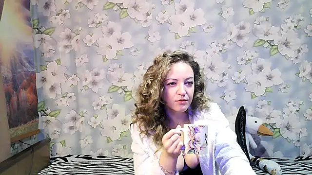 KattyLuuu online show from October 18, 2025, 8:53 pm