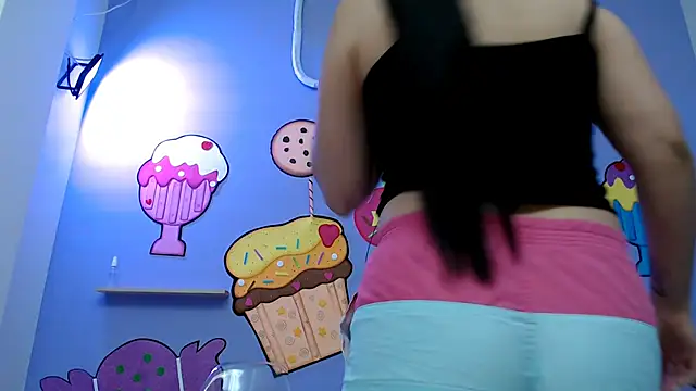 sweetfantacies18 online show from February 21, 2025, 1:11 am