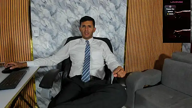 Hideintheoffice online show from September 11, 2025, 2:44 am