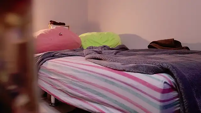 Snapshot of Night_Scoop_Cam chatting on December 23, 2024, 4:39 pm Night Scoop Cam online show from December 23, 2024, 4:39 pm