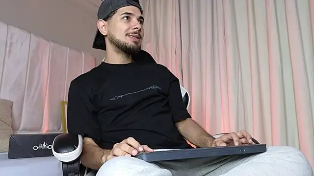 Samir bear online show from October 31, 2025, 12:39 pm