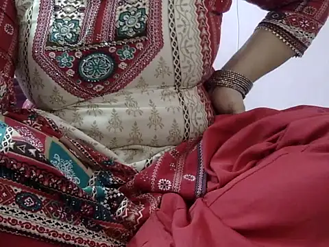 Housewife12 online show from November 16, 2025, 8:20 am