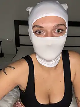 Nikki Hoee online show from October 30, 2025, 6:19 pm